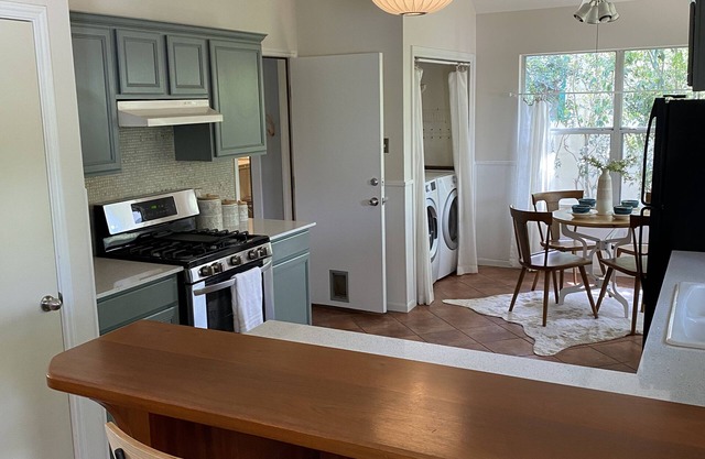 Zilker neighborhood gem - easy walk to Barton Springs Pool and much more!