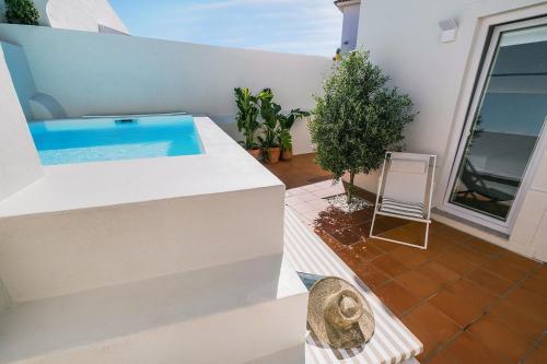 Zu's House Stylish Pool Stay Near Lisbon & Beach