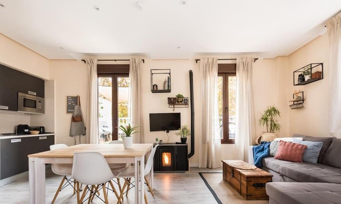 Alcalá de Henares Apartamento | Ático con terraza y chimenea junto a Universidad