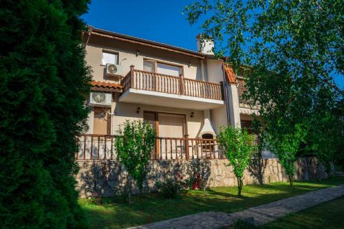 Byala Casa | Къща за гости Далинда