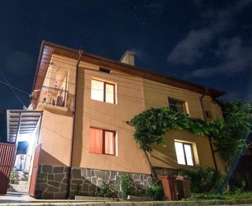 Dobrinishte Casa | Къща за гости ФЪН ШУЙ 88