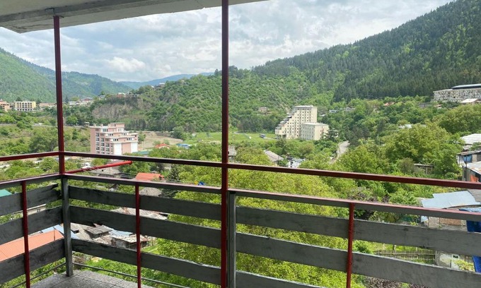 Akhali Ubani Apartamento | Мансарда с верандой