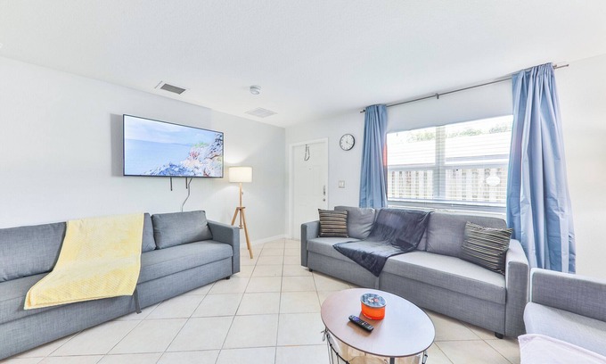 Edgewood Casa | Сomfy Unit in Fort-Lauderdale