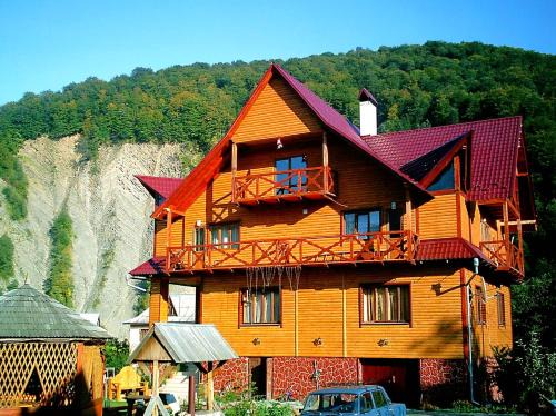 Yaremche Casa | У Тараса і Лесі
