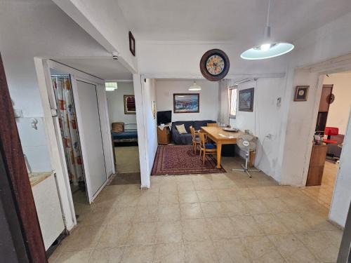 Qiryat Shemona Casa | בית קרקע לנופש עם חצר גדולה במרכז קרית שמונה