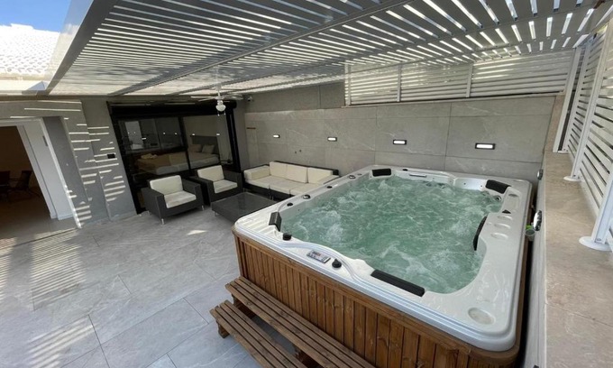 Eilat Villa | רשת הבית הפרטי אילת 1 ווילה עם 5 חדרים גקוזי ענק ופינת מנגל