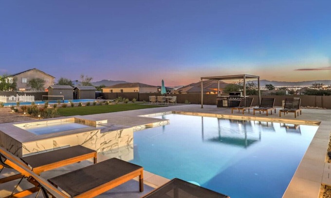 Foothills Casa | ᨒ CIELO Modern Pool Oasis. Pickleball+Dog Friendly