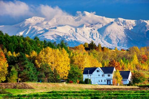 Asahikawa Casa | 丘の上白亜の洋館風別荘静かな小さなお宿Guest House Itoh 2名様から6名様