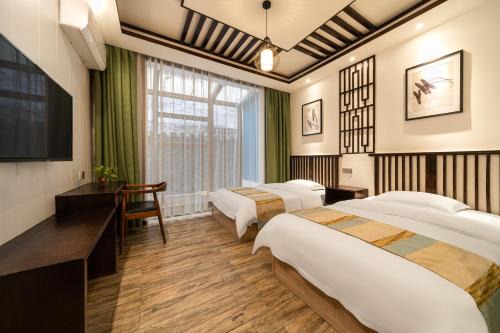 Fenghuang Casa | 凤凰又见青檐民宿