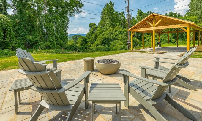 Chattanooga Cabina | 01: The Eames Suite - A PMI Scenic City Vacation Rental