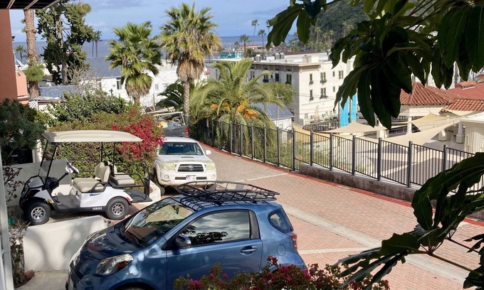 Avalon Apartamento | 1/2 block to the BEACH