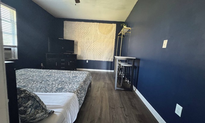 St. Augustine Apartamento | Off San Marco, 1-2 miles from St George and St Augustine Beach