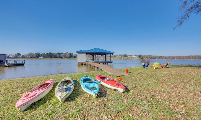 Flint Casa | 1/4 Mi to Emerald Bay: Waterfront Bullard Home