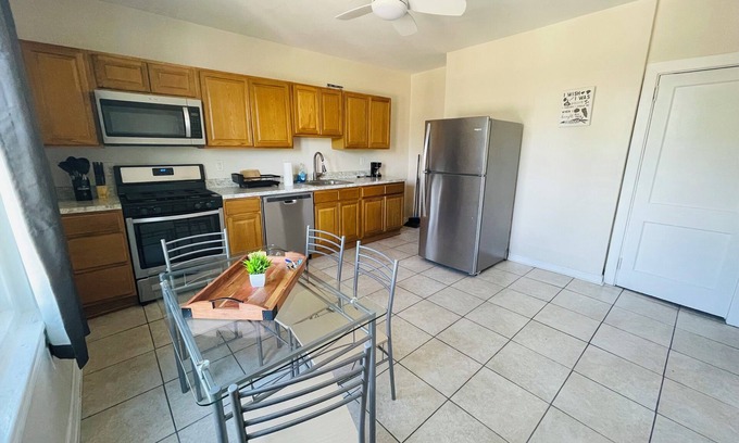 Elkins Park Apartamento | 1.5-Bedroom Apartment in Elkins Park!