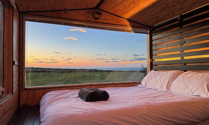 Mortehoe Cabina | Sea View, Outdoor Bath, Tiny Home