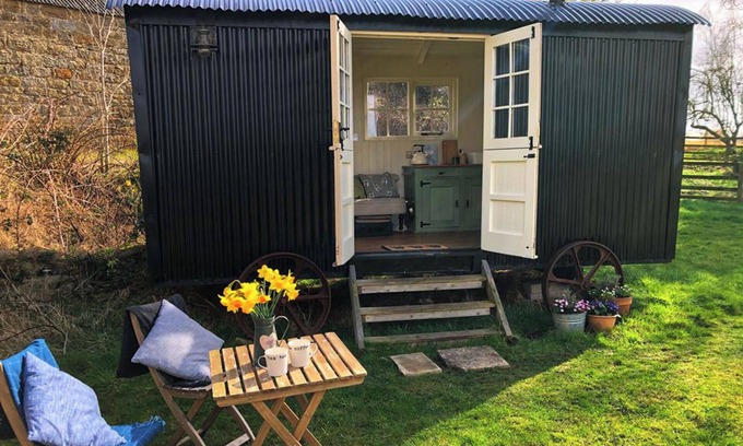 Crawcrook Cabina | 1 Bed Glamping Hut - Firepit, Fireplace, Views