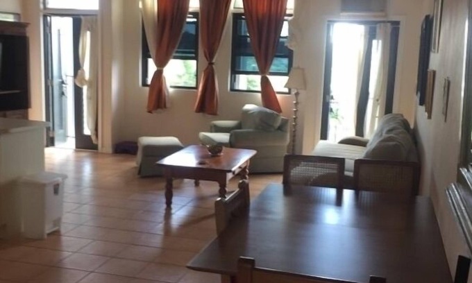 Estate Hermon Hill Condominio | Condominio de 1 recámara, 1 baño $ 2400 / mes. Tarifas semanales disponibles.