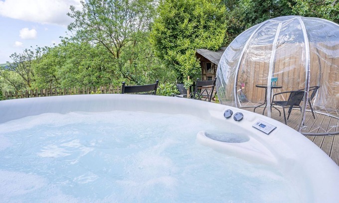 Mawr Cabaña | 1 Bedroom Accommodation in Felindre, Near Swansea