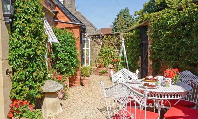 Whaddon Cabaña | 1 bedroom accommodation in Steeple Ashton, near Trowbridge
