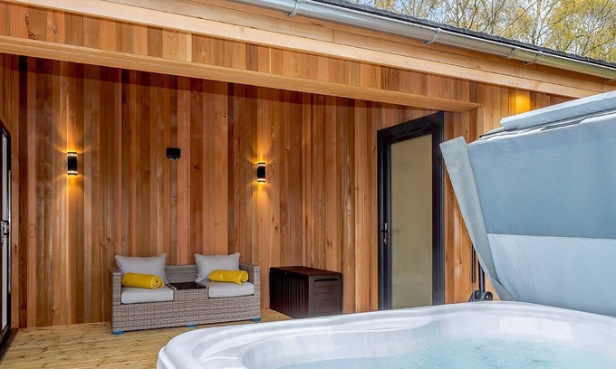 Elton Cabina | 1 bedroom accommodation in Haddon