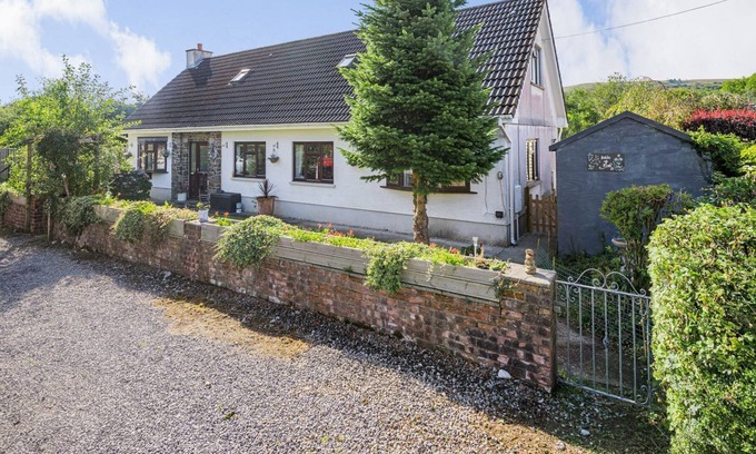 Ammanford Cabaña | 1 bedroom accommodation in Twyn
