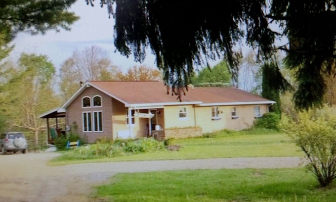 Russell Apartamento | Apto de 1 dormitorio enclavado en 40 acres de naturaleza. Calificación de 5 estrellas de aire bnb!