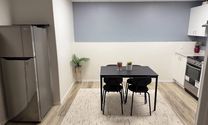 Kenora Apartamento | 1 bedroom basement.Close to beach