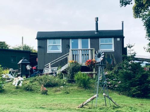 Camelford Casa | 1 Bedroom Cabin Sleeps 2 Private Garden WiFi