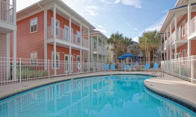 Fort Walton Beach - Destin Complejo | 1 Bedroom Condo, Sleeps 6, at Miramar Beach, Beach Street Cottages Resort!