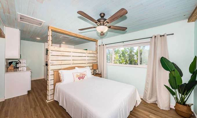 Redington Shores Casa | 1 Bedroom Cozy & Coastal Vacation Home Steps Away from Beach