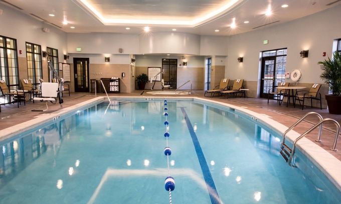 Newtonville Condominio | Suite Equipada Cerca de ALB, Centro + UAlbany | Acceso a la piscina