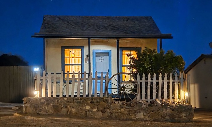 Tombstone Casa | 1-bedroom house with WiFi /AC, walk to Allen Street in the Historic District