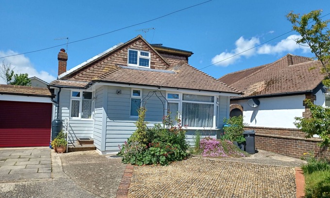 Littlehampton Apartamento | 1 Bedroom Studio Flat, close to beach, own entrance and parking.