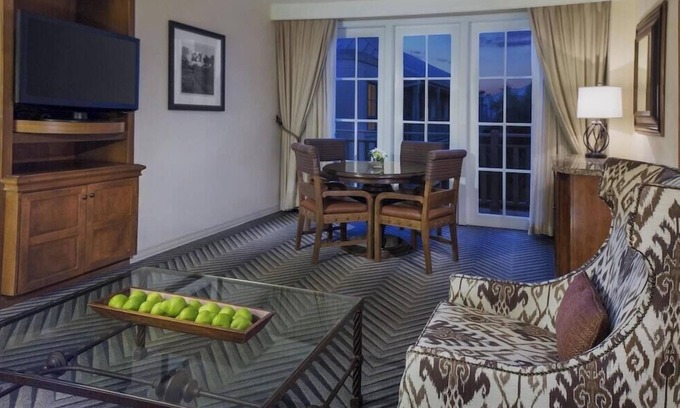 West San Antonio Hotel | 1-Bedroom Suite at a 4⭐️ Hotel