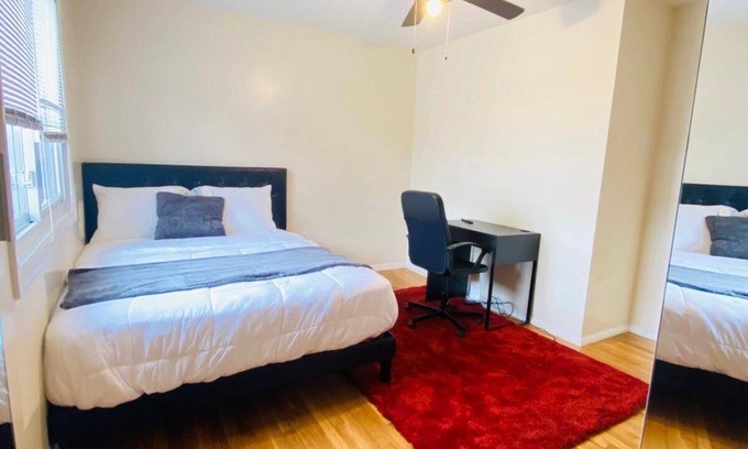 Laurel Casa | 1 Bedroom Terrace view Quiet Neighborhood shared bathroom living room,kitchen #4