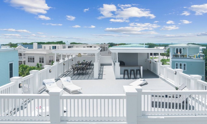 Charleston County Casa | 1 Block to Beach, Newly Renovated 6BDR w/ Rooftop Views | Sand Dune by AvantStay