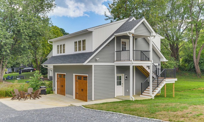 Annapolis Casa | 1 Block to USNA Stadium: Modern Annapolis Home!