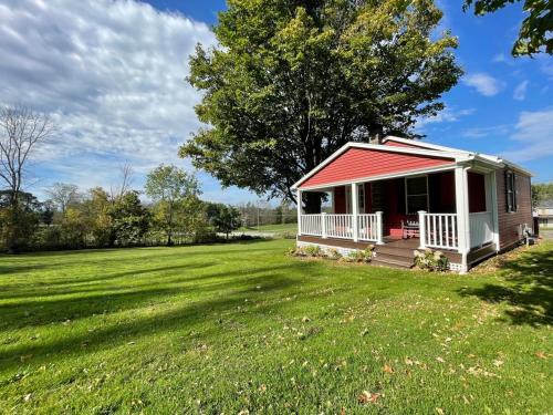 Penfield Casa | 1 Br Cottage Convenient Location