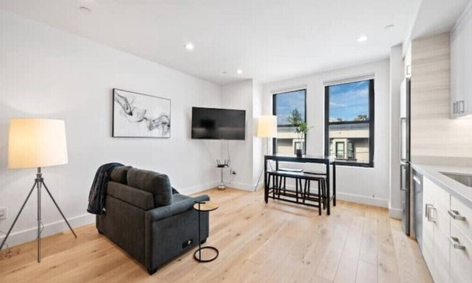 Mission District Apartamento | 1-Br w A/C, rooftop deck, parking avail - San Francisco Life Real Estate