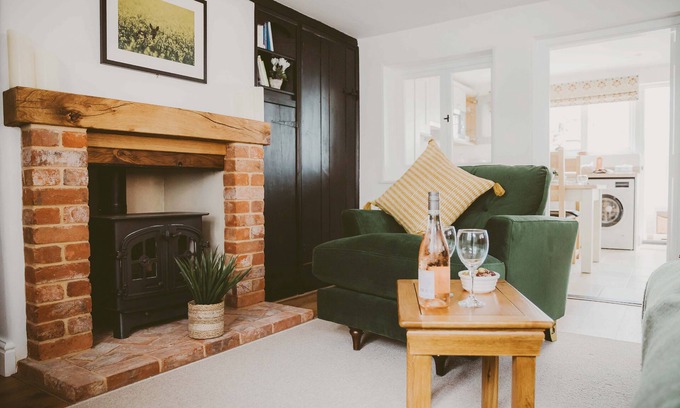 Woodbridge Cabaña | 1 Chantry Cottage - sleeps 3 guests in 2 bedrooms
