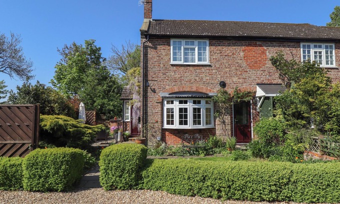 Louth Cabaña | 1 EASTVIEW, pet friendly, character holiday cottage in Manby