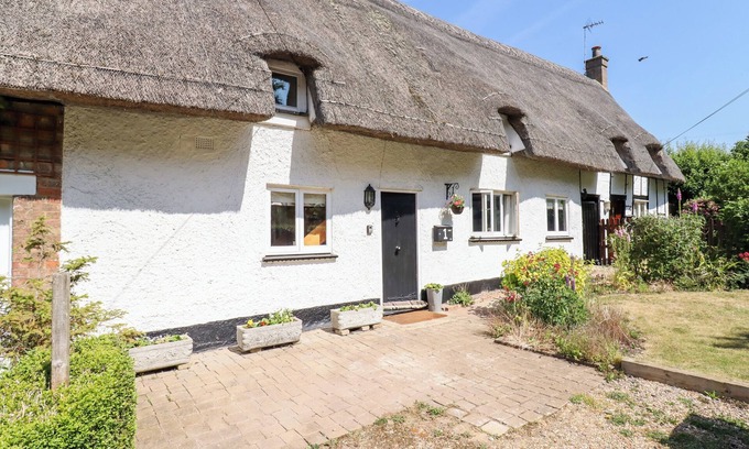 Ravensden Cabaña | 1 HARPUR COTTAGE, pet friendly, with a garden in Ravensden