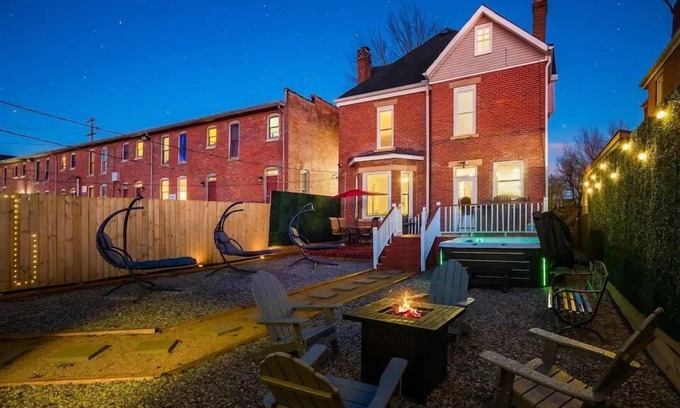 Weinland Park Casa | #1 Location ~ Hot Tub ~ Game Room ~ 5 King Beds!