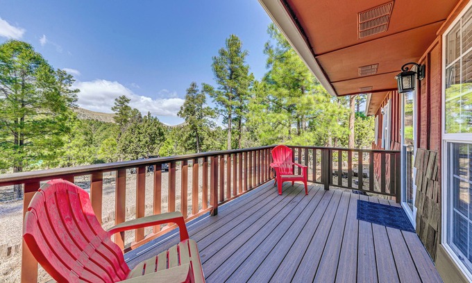 Alto Casa | 1 Mi to Alto Lake: Mtn-View Home w/ Large Yard!