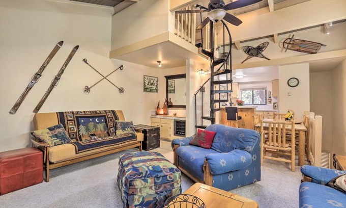 Incline Village Apartamento | 1 Mi to Beach Incline Village Condo with Rafts!