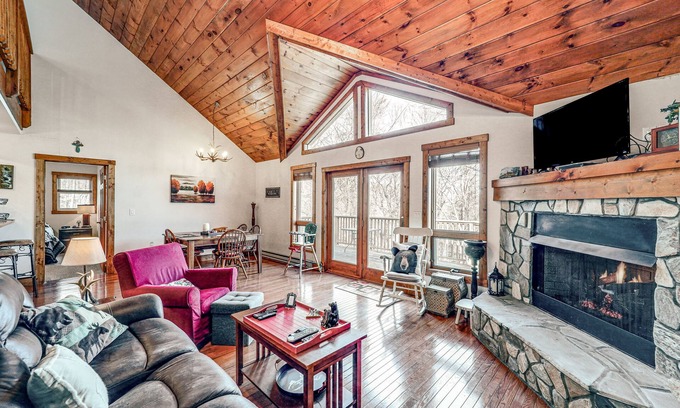 Charter Hills Cabina | 1 Mi to Beech Mtn Ski Resort: Cabin w/ Fire Pit