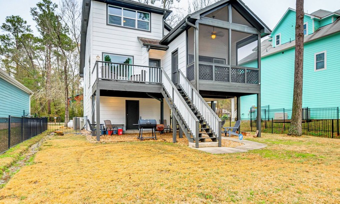 Montgomery Casa | < 1 Mi to Boat Ramp: Waterfront Lake Conroe Home!