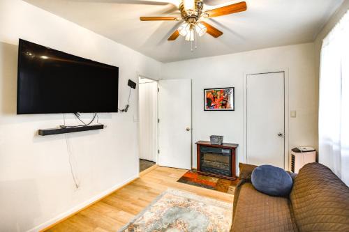Downtown Apartamento | 1 Mi to Dtwn Remote Work-Friendly Apt in Hampton!