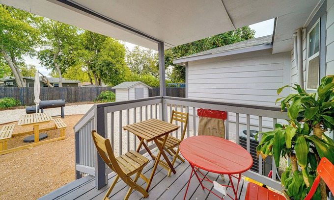 Arena District Casa | < 1 Mi to Frost Bank Center: Home w/ Deck + Grill!