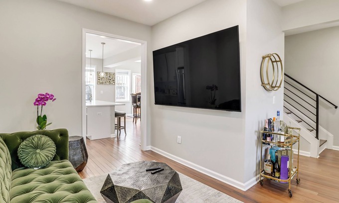 Park View Casa | < 1 Mi to Howard University: Townhome w/ Deck